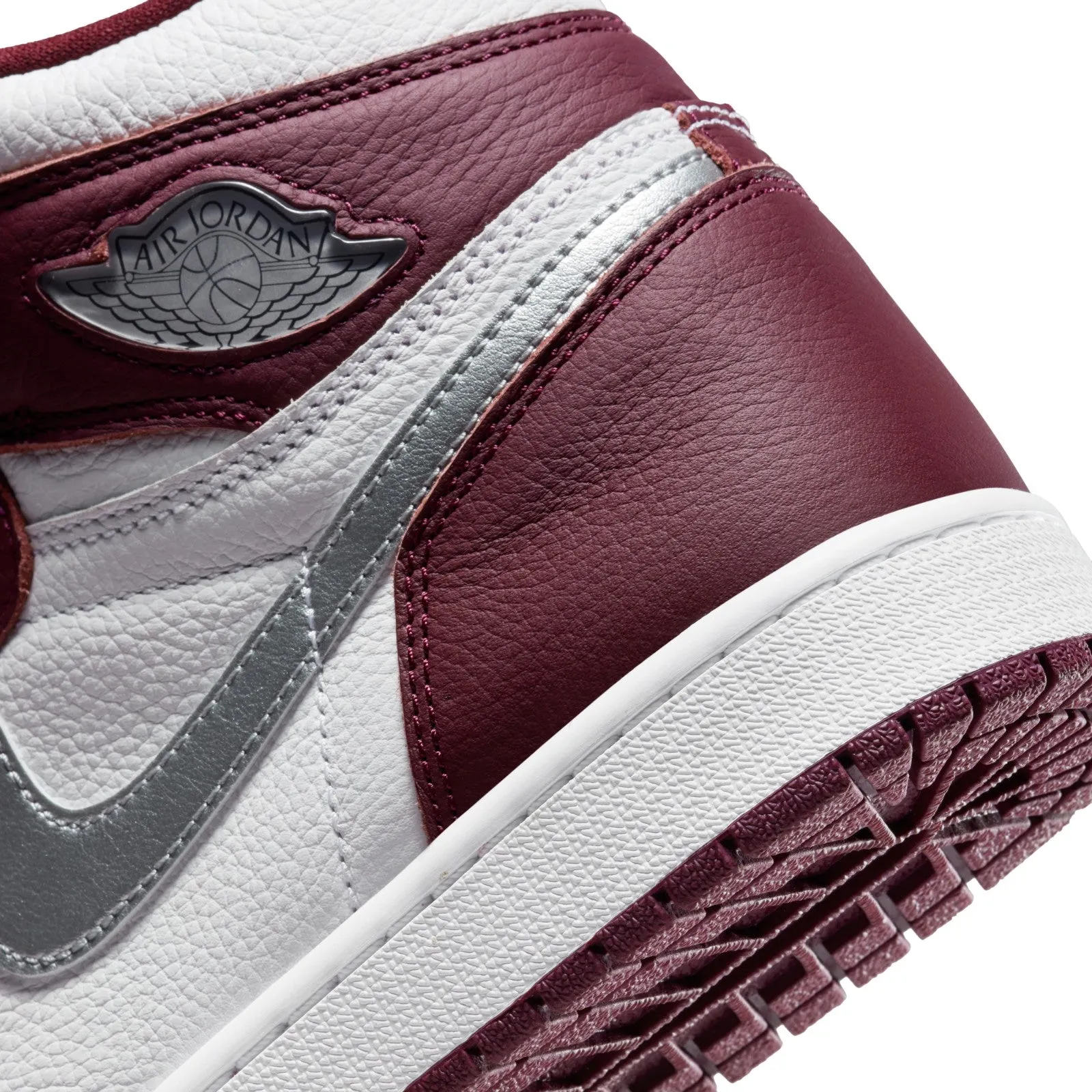 Air Jordan 1 Retro High OG 'Bordeaux' 555088-611