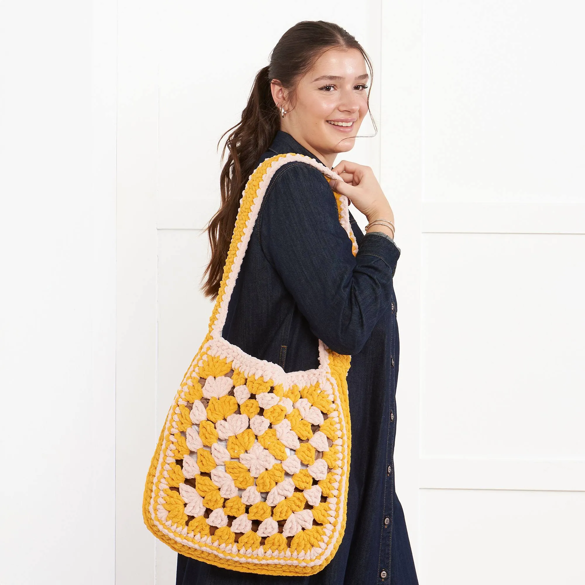 Bernat Crochet Big Granny Tote