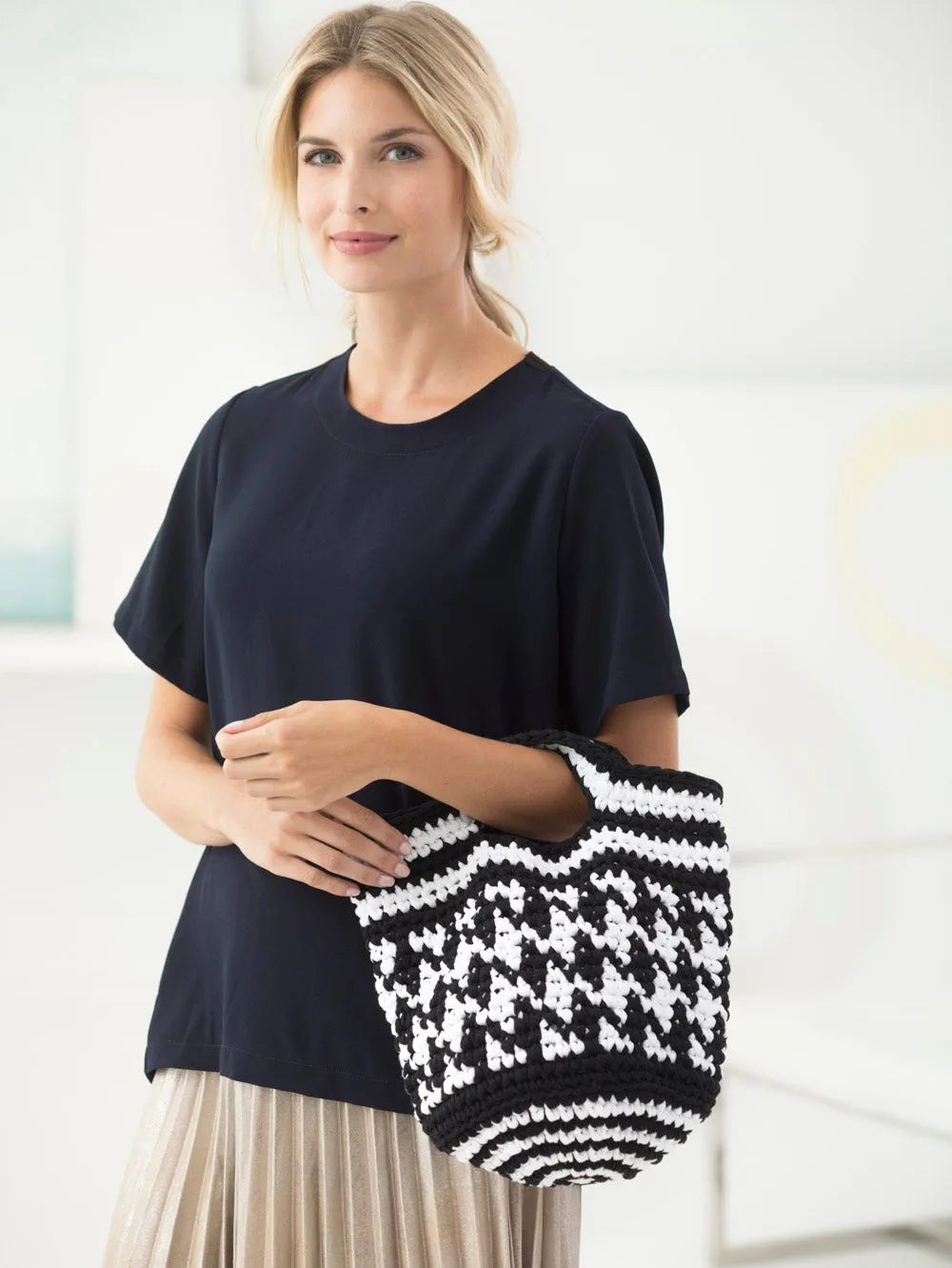 Black And White Bag (Crochet)