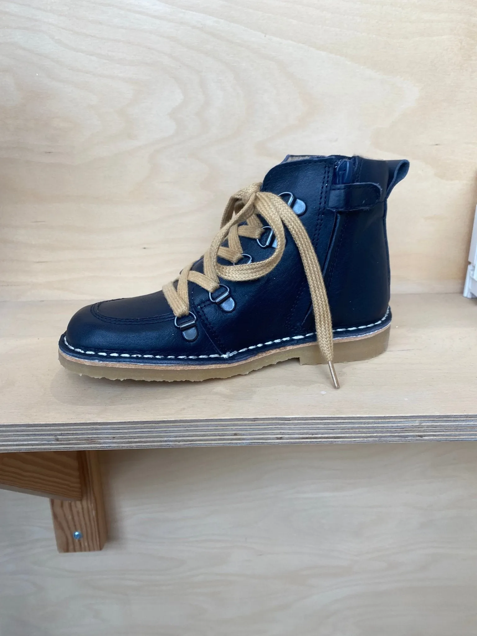 Petasil: Kent Wool Lining Boots - Navy Leather