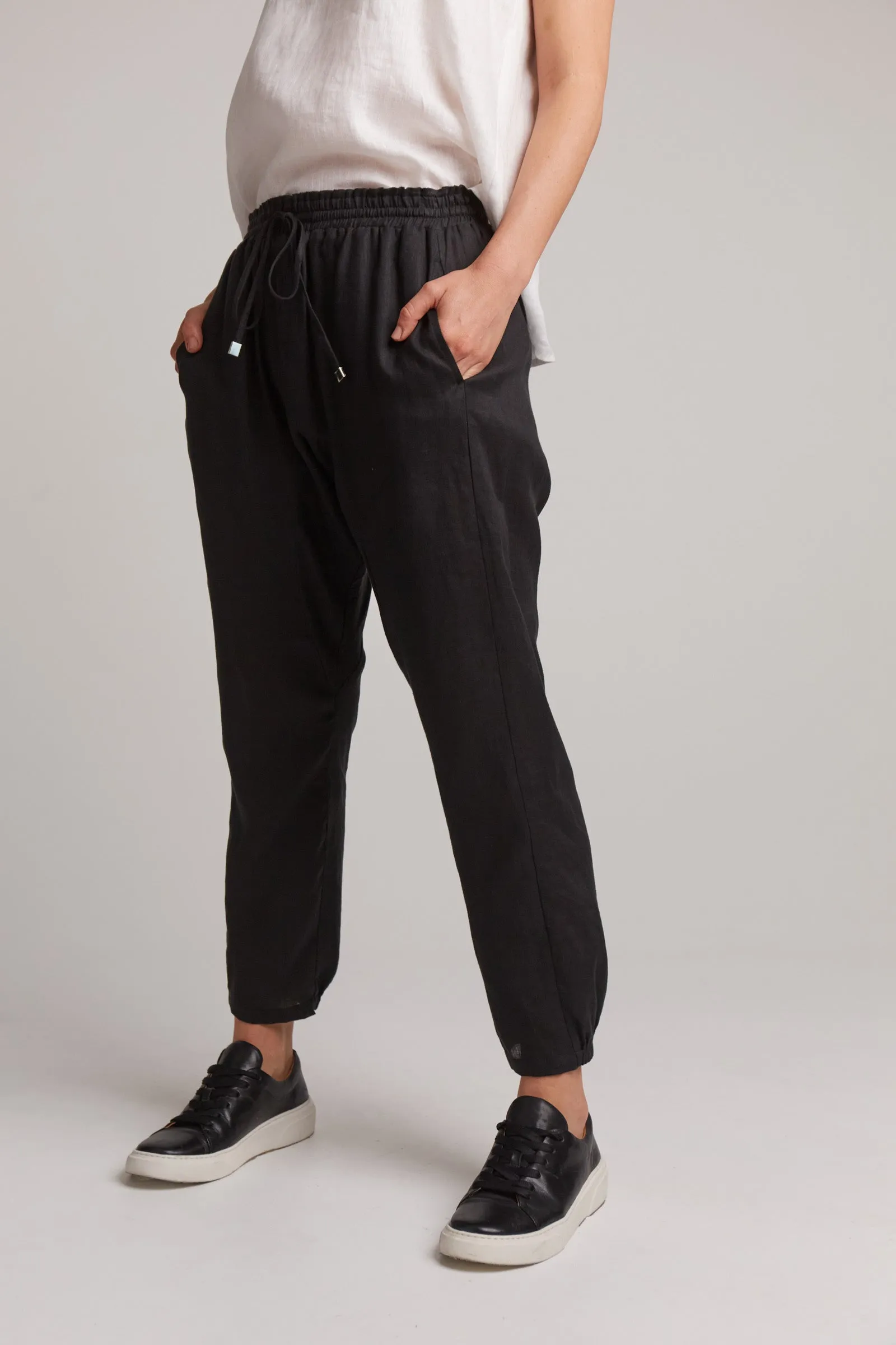 Studio Relaxed Pant - Ebony