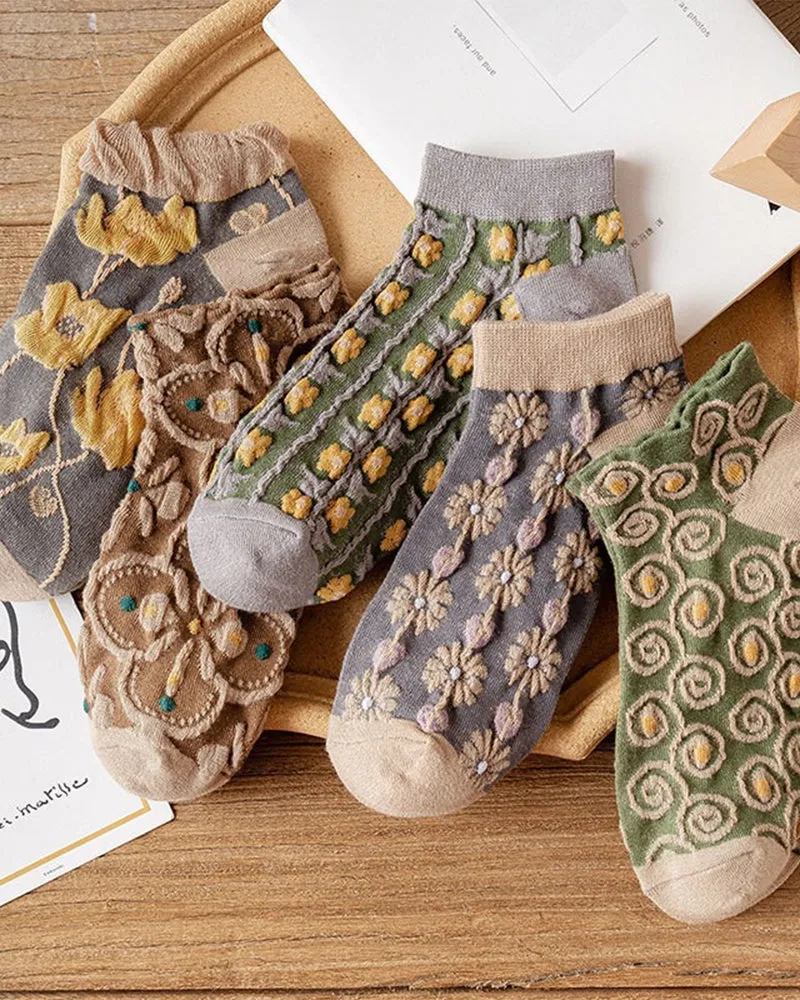 Women's Embossed Floral Cotton Socks