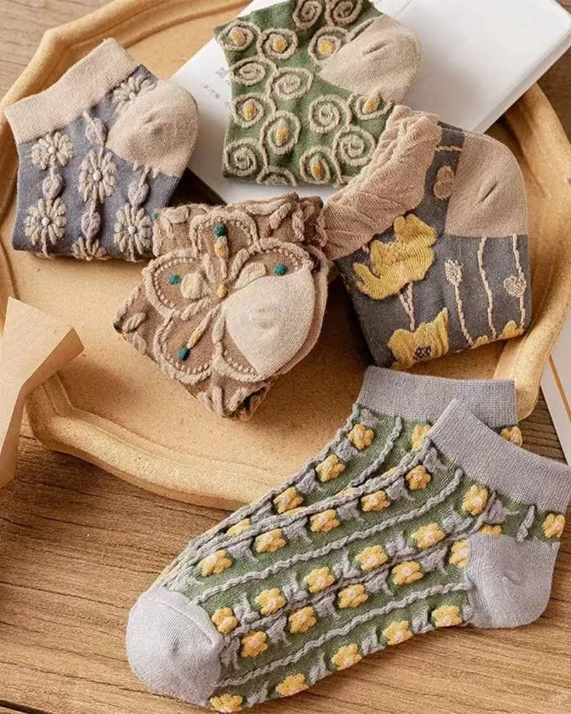 Women's Embossed Floral Cotton Socks