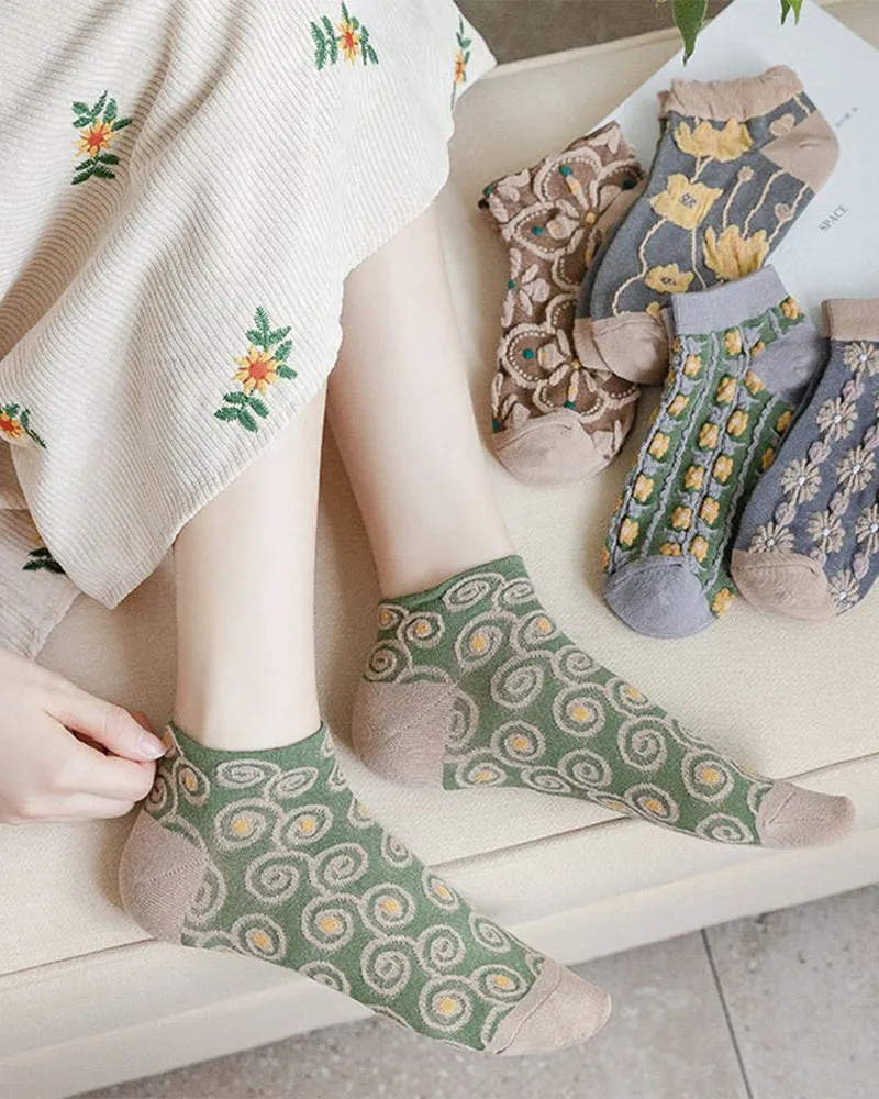 Women's Embossed Floral Cotton Socks