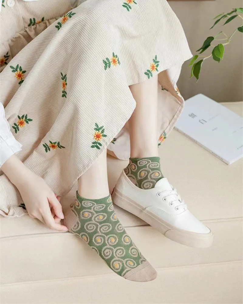 Women's Embossed Floral Cotton Socks